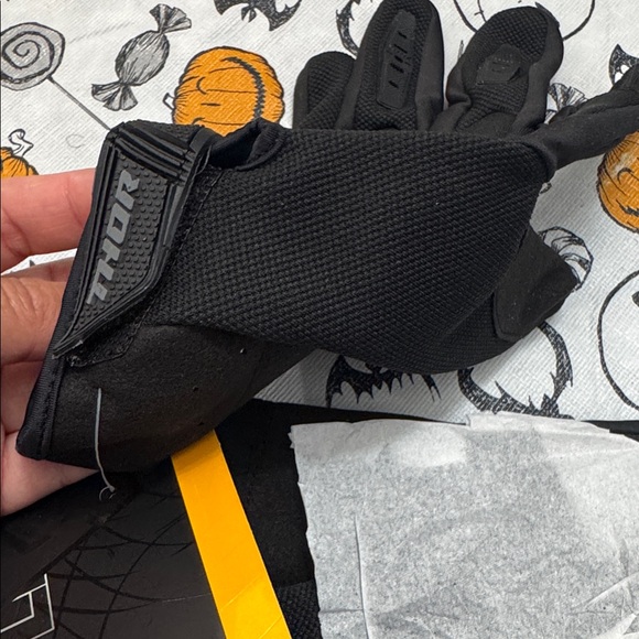 Thor Black Riding Gloves - Picture 9 of 9